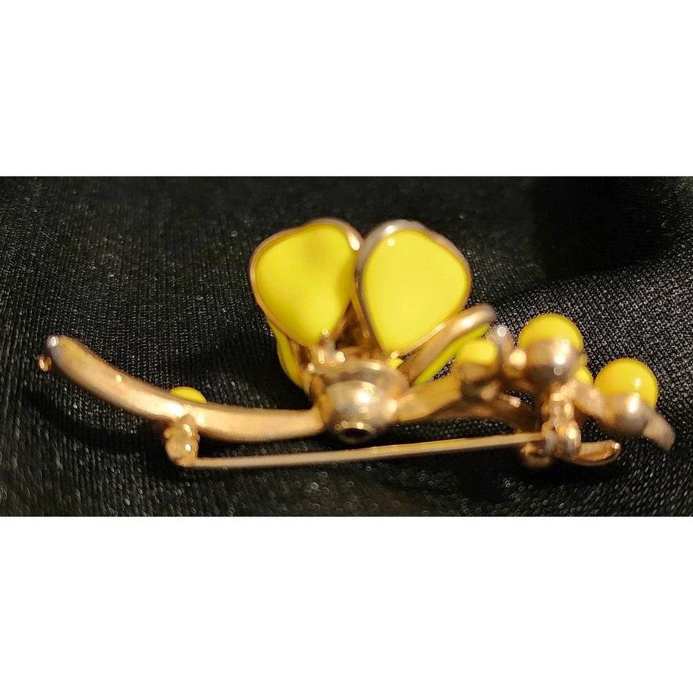 VTG Yellow Floral Enamel Brooch and Clip On Earrings Set Spring Summer Easter